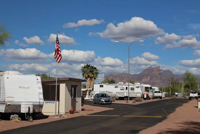Oasis Junction Mobile Home & RV Park Picture 4