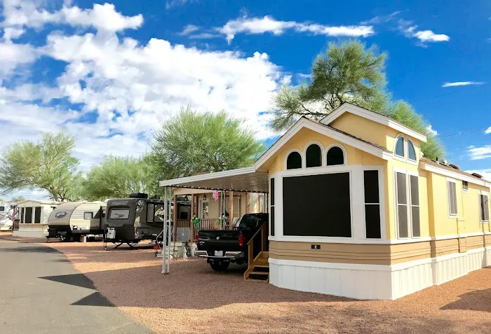 Oasis Junction Mobile Home & RV Park Picture 9