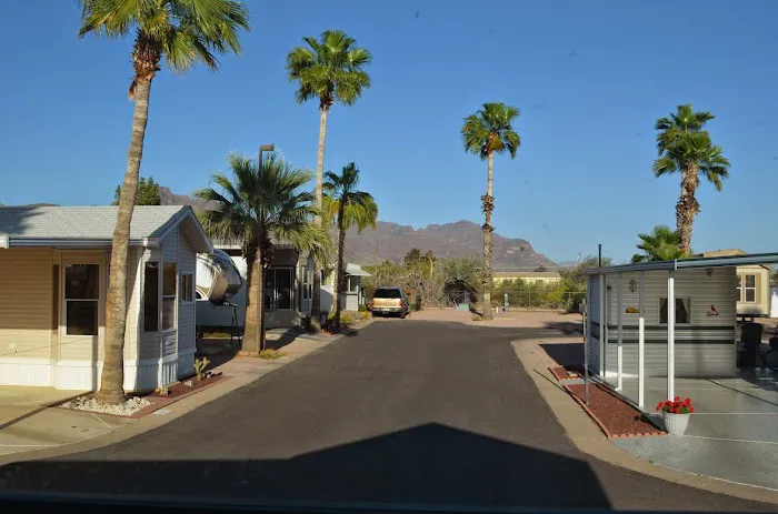 Superstion Lookout RV Resort Picture 3