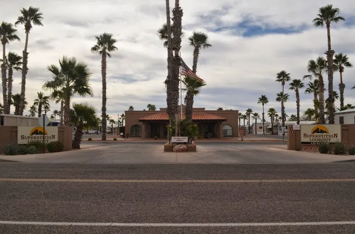 Superstion Lookout RV Resort Picture 10