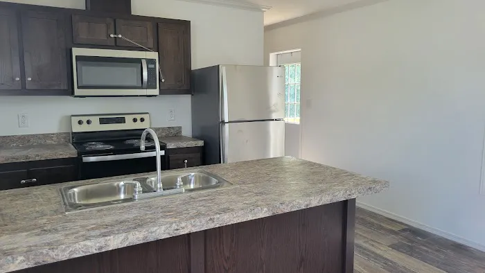 E&N Mobile Home Community Picture 2