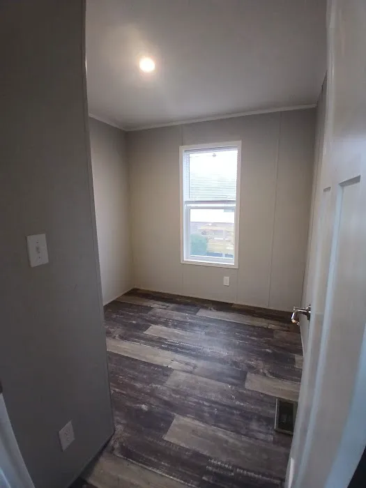 E&N Mobile Home Community Picture 9