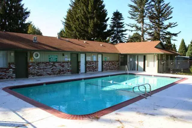 Rolling Hills Mobile Terrace & RV Park Picture 8