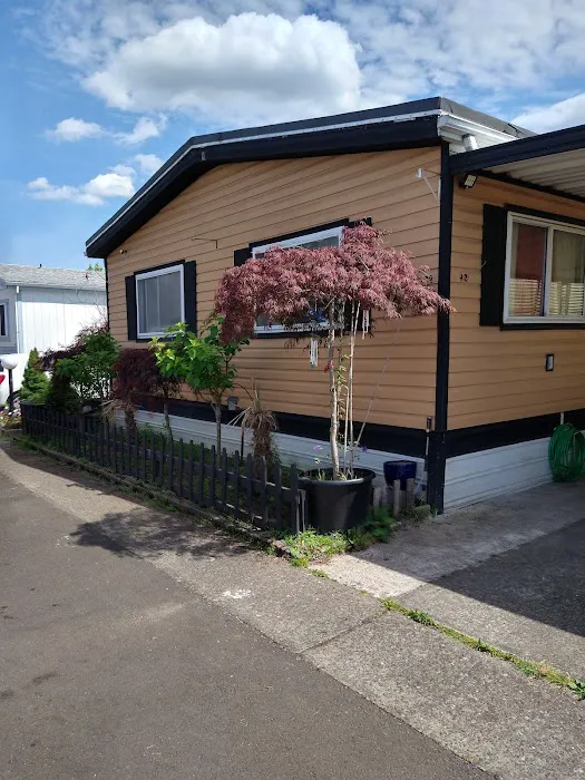 Poplar Mobile Manor Picture 4