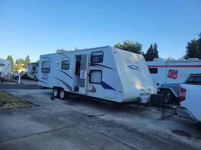 Vancouver Mall RV Park Picture 8