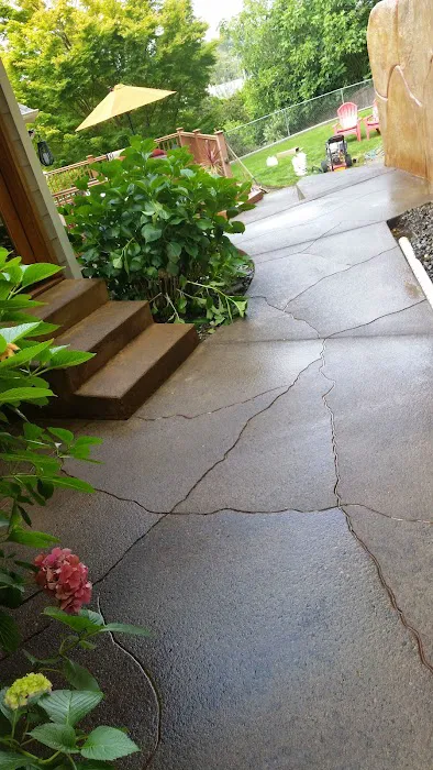 Wood Village Green Picture 9