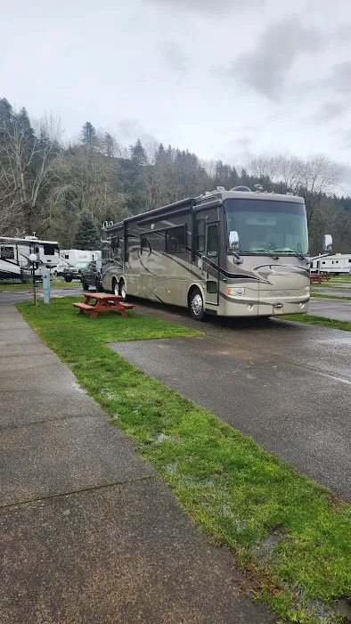 Sandy Riverfront Rv Resort Picture 8