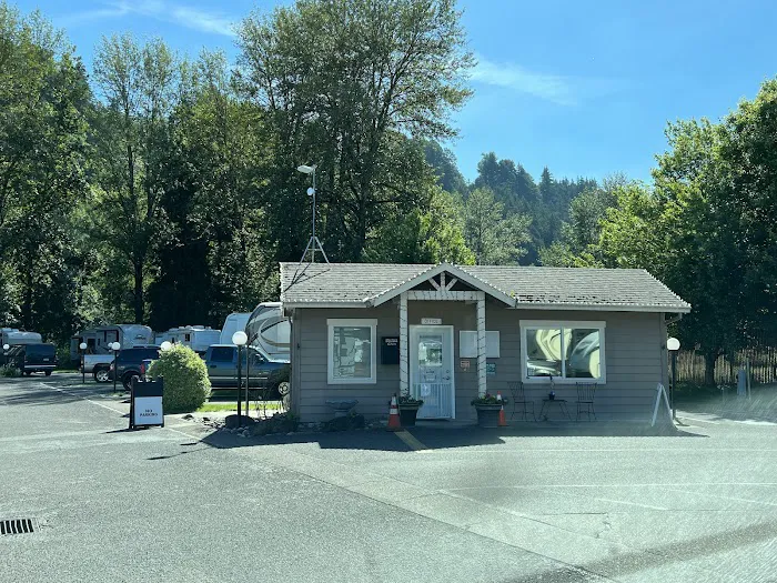 Sandy Riverfront Rv Resort Picture 6