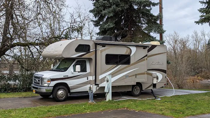 Sandy Riverfront Rv Resort Picture 4