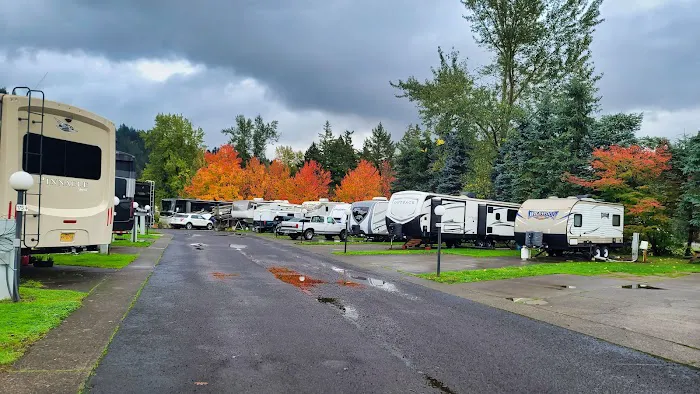 Sandy Riverfront Rv Resort Picture 5