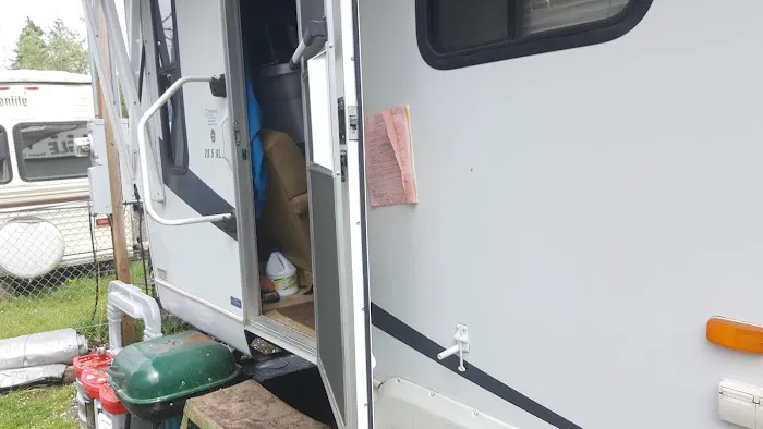 Cedar Shade Mobile Home Park Picture 9