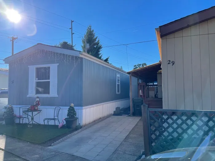 Portland Mobile Home Park Picture 1