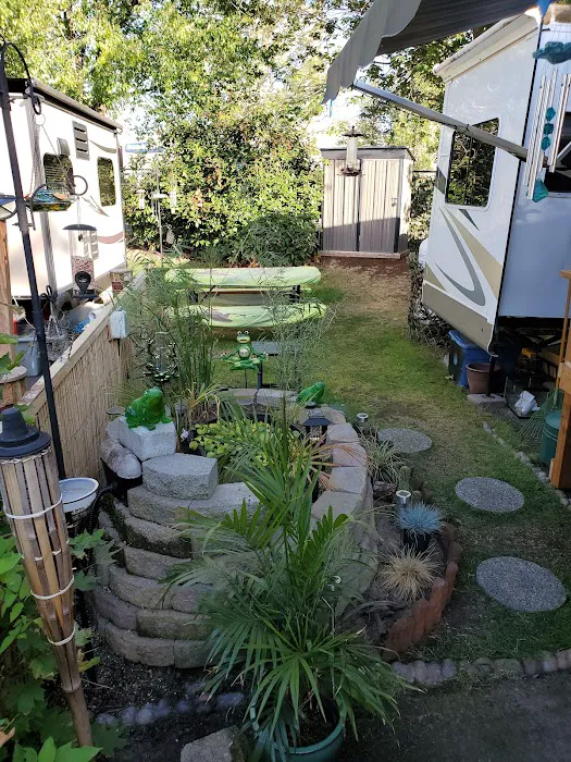 Jantzen Beach RV Park Picture 2