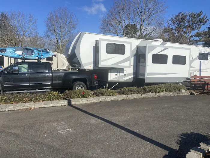 Jantzen Beach RV Park Picture 6