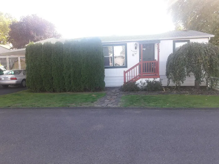 Colony Mobile Home Park Picture 3