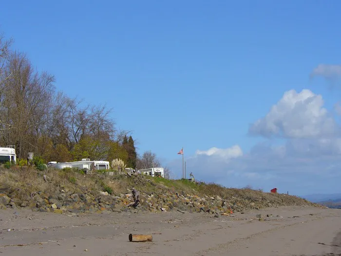 Reeder Beach RV Park & Country Store Picture 9