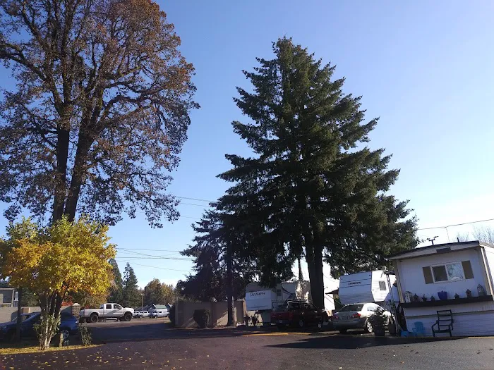 Milwaukie MH & RV Park Picture 3