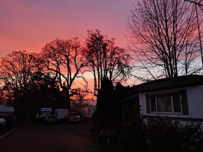 Milwaukie MH & RV Park Picture 5