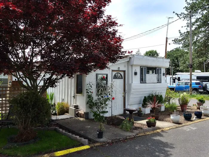 Milwaukie MH & RV Park Picture 9