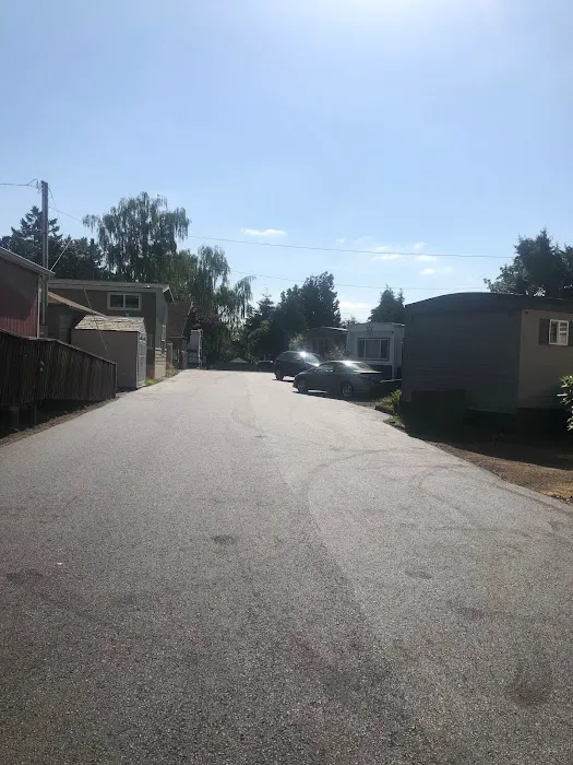 Frontier Urban Village Picture 4