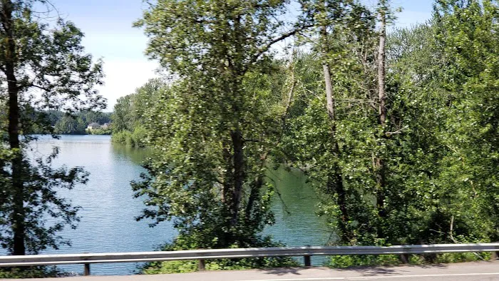 Oaks Mobile & RV Park Picture 4