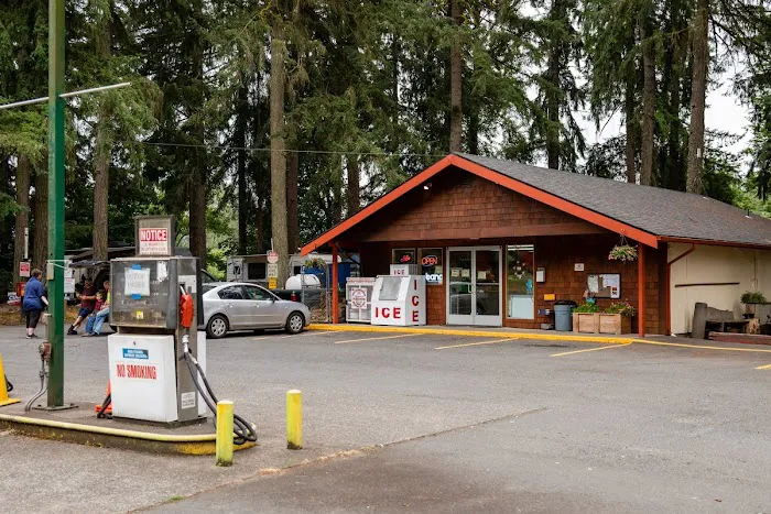 Lewis River RV Park and Country Store Picture 2