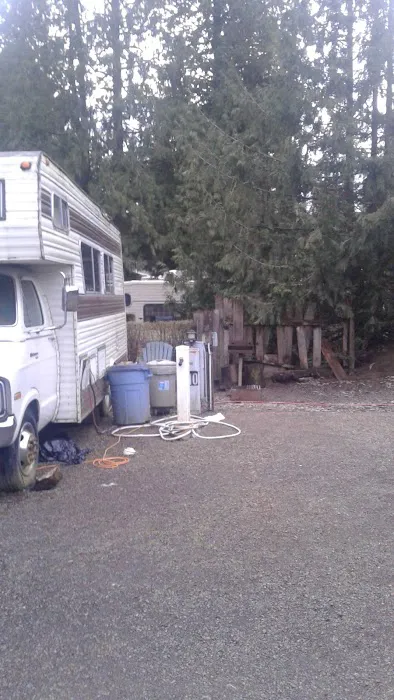 Cedar's RV Park Picture 10