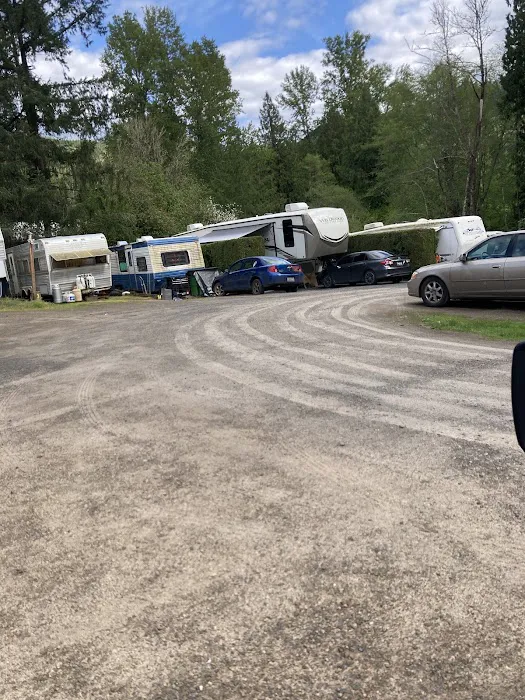 Cedar's RV Park Picture 9