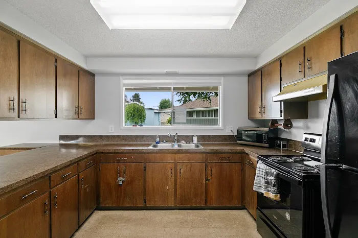 Woodburn Senior Estates Mobile Home Community Picture 9