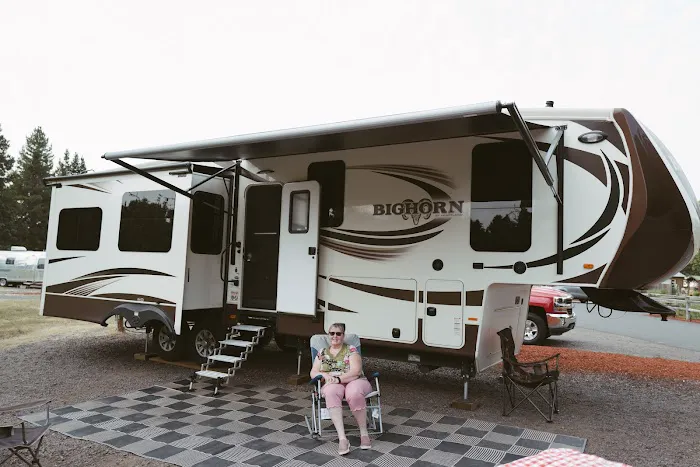 Silver Cove RV Resort Picture 4