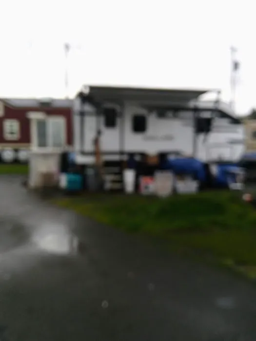 Chehalem Mobile Park Picture 4