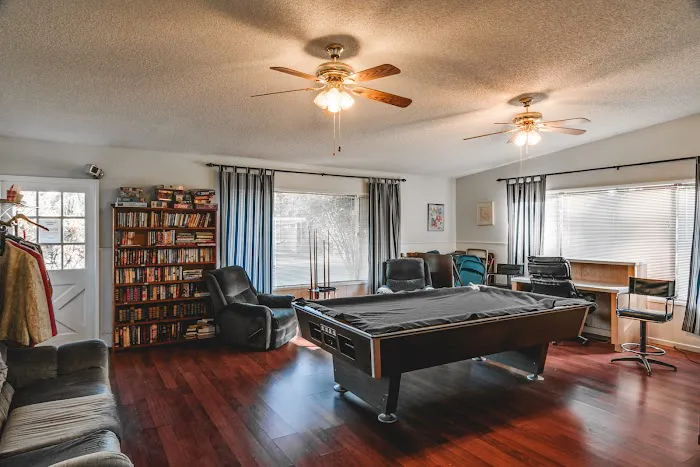 McNary Oaks Mobile Home Villa Picture 4