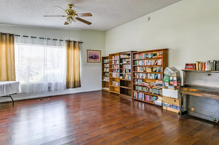 McNary Oaks Mobile Home Villa Picture 1