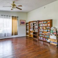 McNary Oaks Mobile Home Villa ico