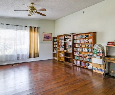 McNary Oaks Mobile Home Villa