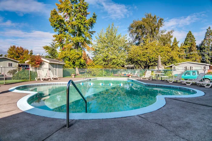 McNary Oaks Mobile Home Villa Picture 8