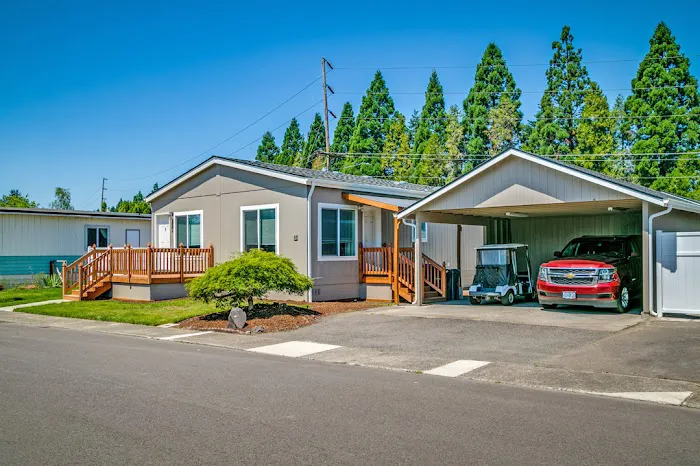 McNary Oaks Mobile Home Villa Picture 3