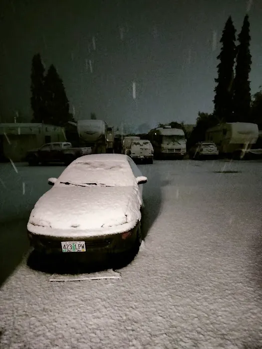 Salem Mobile Home & RV Park Picture 5