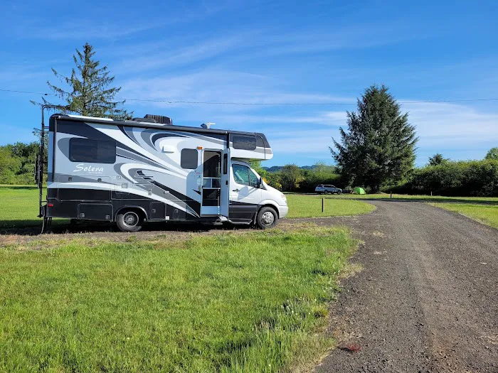 Port of Tillamook Bay RV Park Picture 9