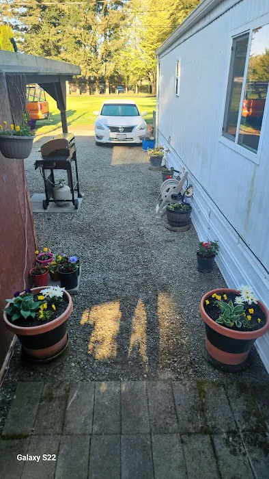 De Tray's Mobile Home Park Picture 3