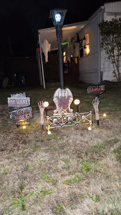 De Tray's Mobile Home Park Picture 1