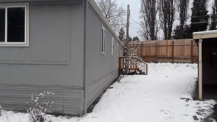 De Tray's Mobile Home Park Picture 7