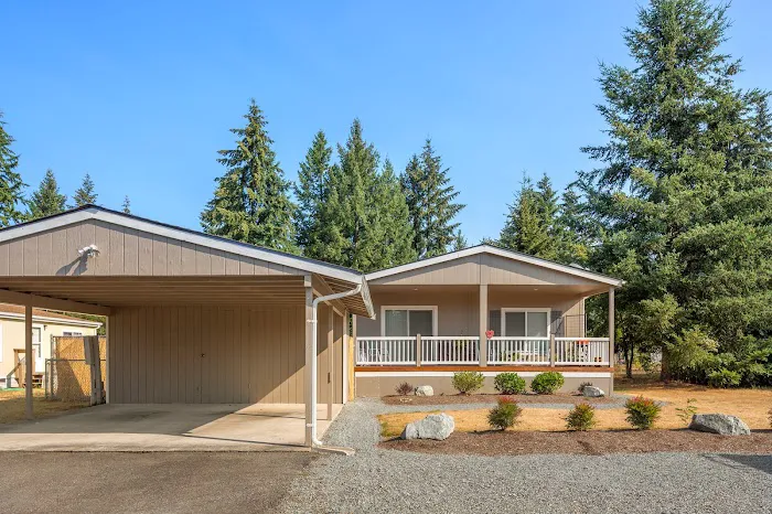 Crystal Pointe Estates Picture 2