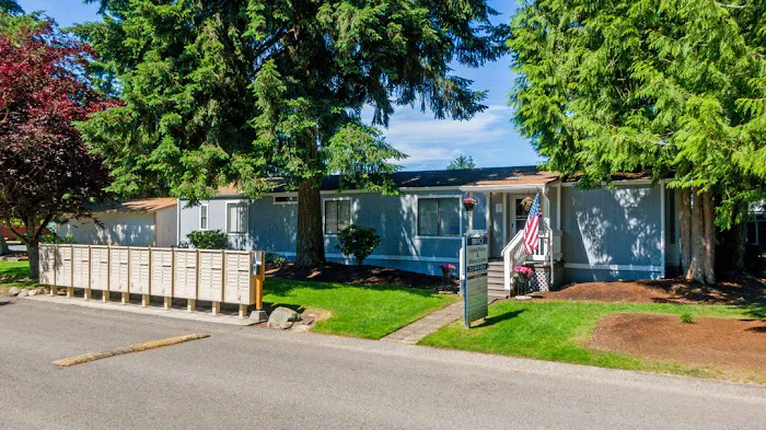 Crystal Pointe Estates Picture 4