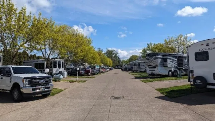 Blue Ox RV Park Picture 2