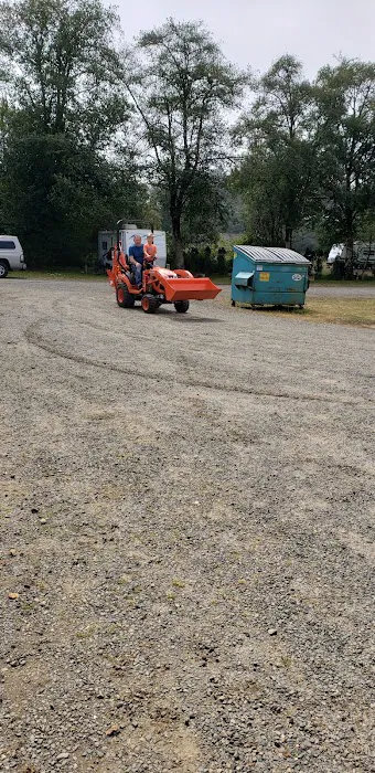 Sturgeon Trailer Harbor Picture 2