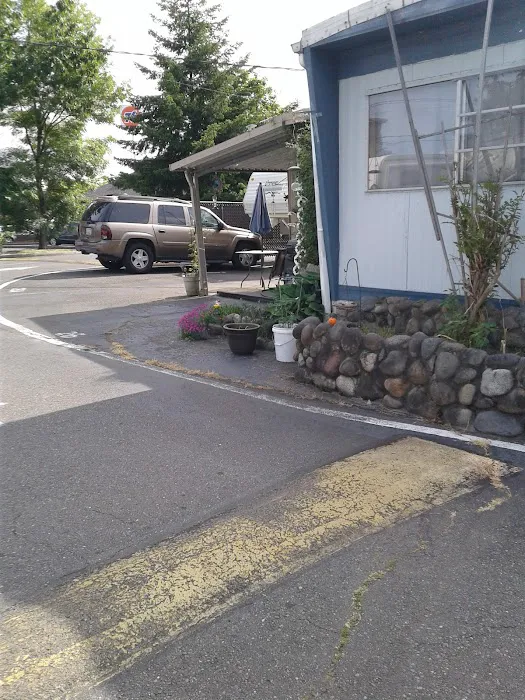 Oaknoll Trailer Park Picture 4