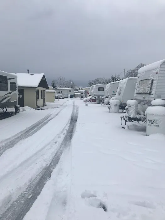 Oaknoll Trailer Park Picture 5