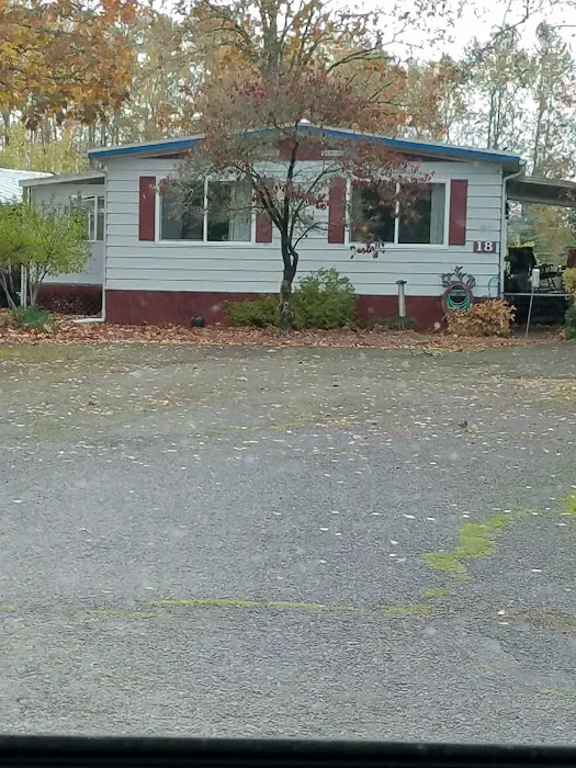 Whispering Pines Mobile Lodge Picture 9