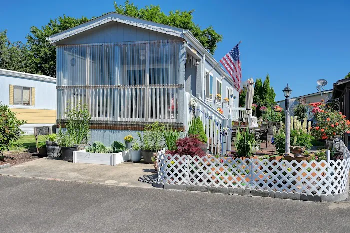 Twin Cedars Picture 10